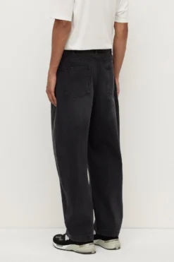 Barrel Leg Jean