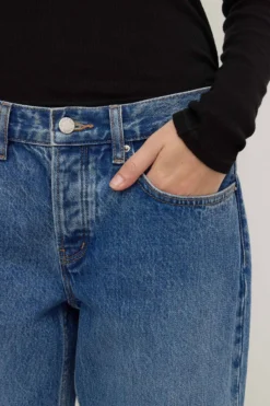 Low Rise Relaxed Jean